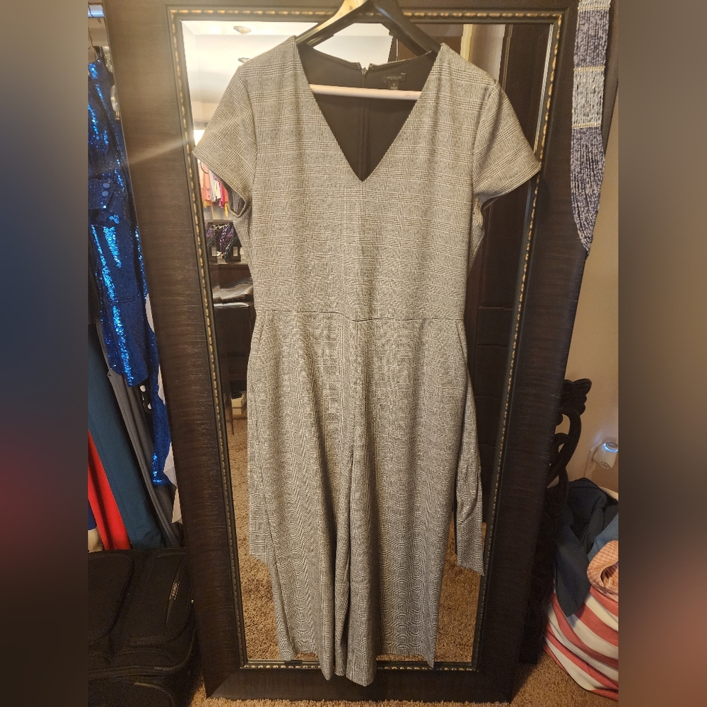 BLACK AND WHITE JUMPSUIT